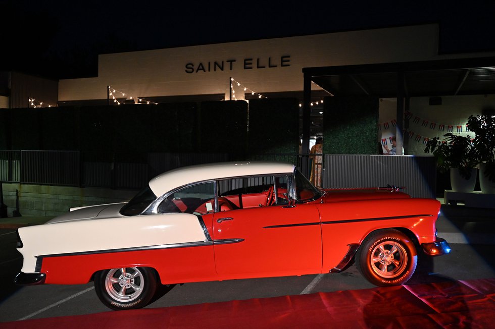 Vintage car from the 60s in front of Saint Elle.JPG